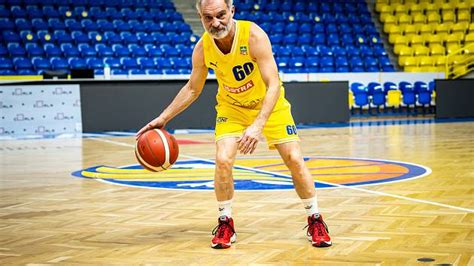 trojan opava|Po fotbale i basketbal. Herec Trojan si zahraje za。